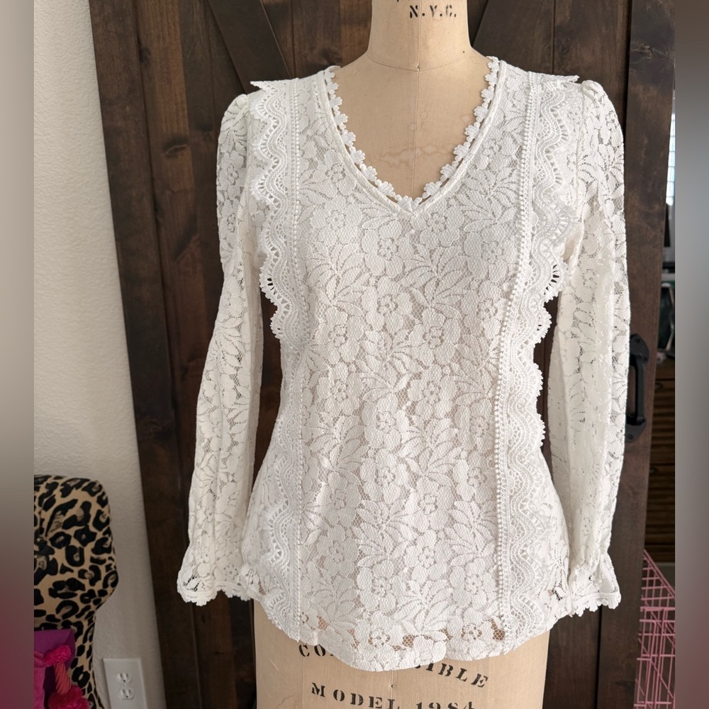 Long sleeve V neck lace blouse. Size S